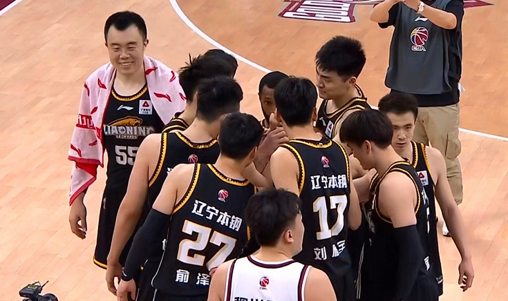 包含赛前上海海港备战社区盾，防线松动细节曝光，悬念犹存，控场能力受关注的词条-爱游戏ayx官网app