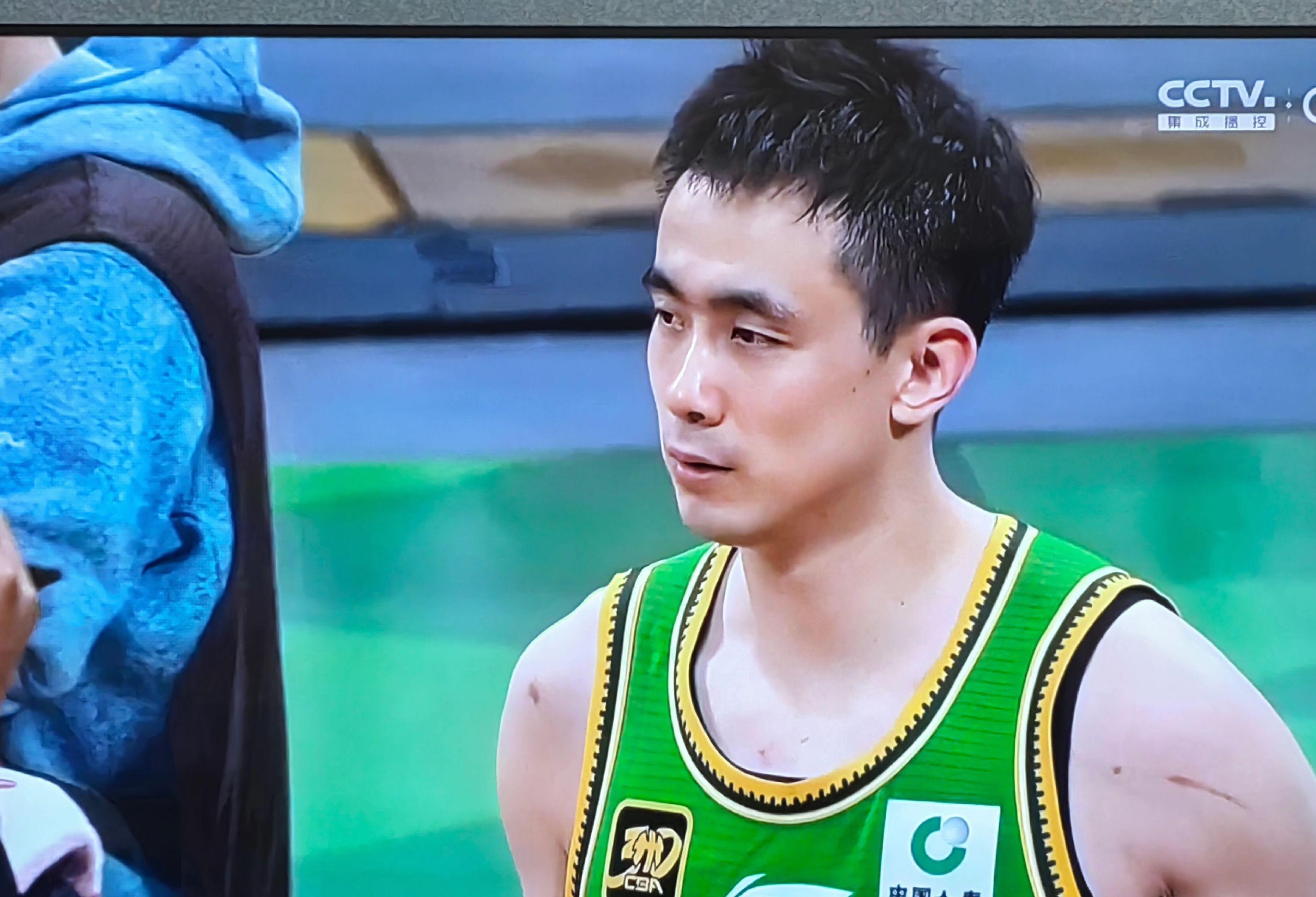 亚冠赛前走向成谜；广厦男篮防线松动；球迷炸锅；身体对抗强度拉满的简单介绍