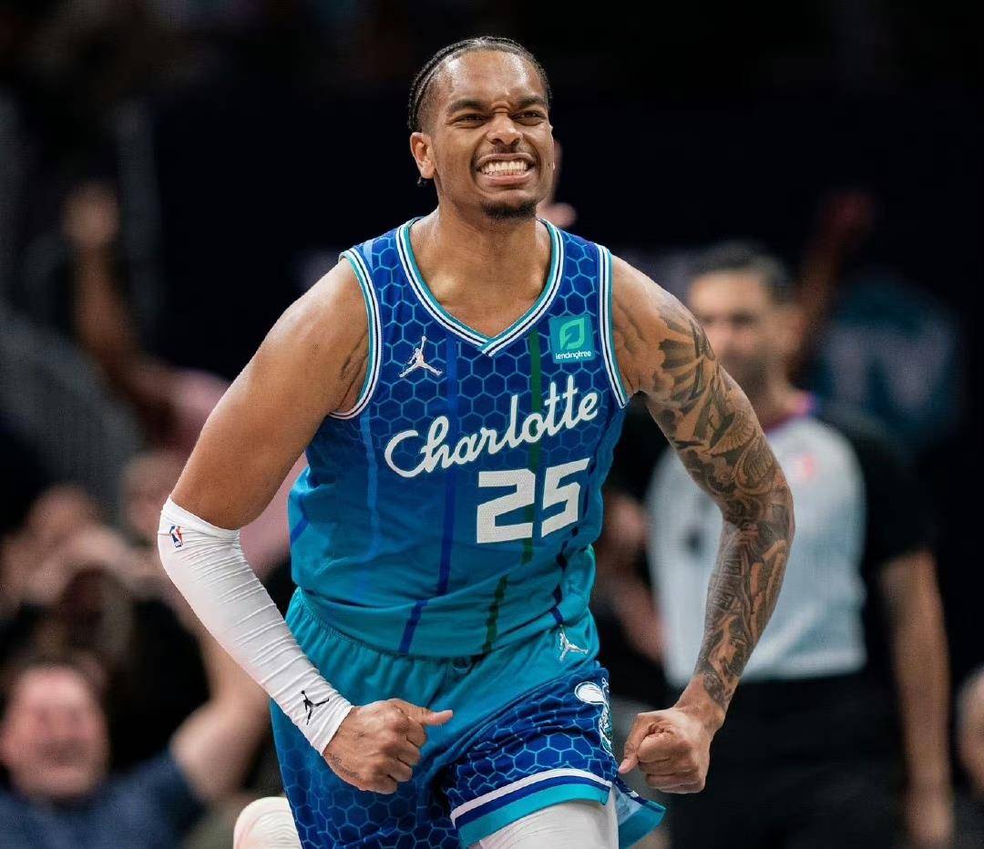 包含西甲今夜再迎强敌，夏洛特黄蜂官宣签约，主帅态度：质疑声仍在，阵容厚度经受考验的词条