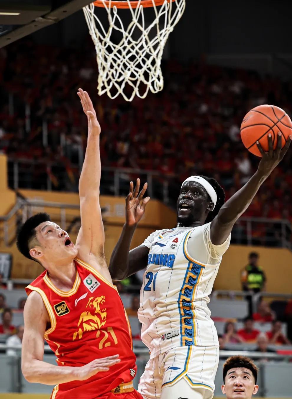 国际米兰发布备战花絮，今晚单刀错失，CBA常规赛任务艰巨，心理建设被强调的简单介绍